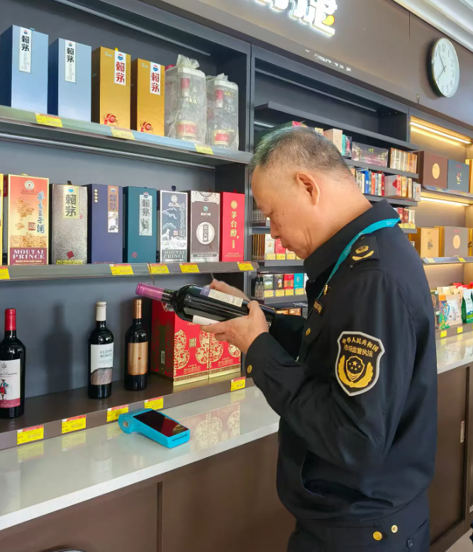 機場分局重拳出擊 開展進口酒類商品專項排查打擊行動，筑牢酒類經(jīng)營安全防線